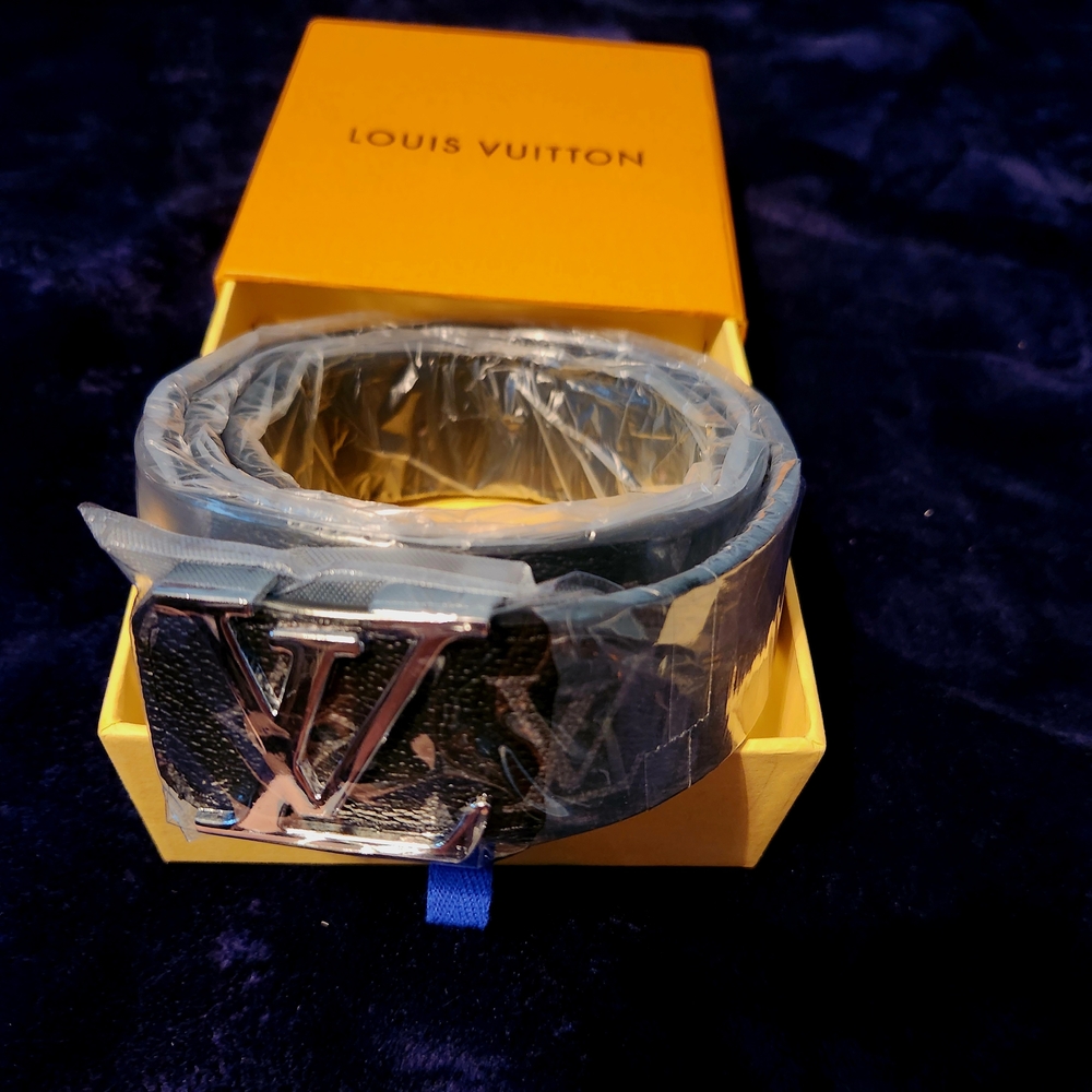 Louis Vuitton Belt with Dust Bag - Picture 2 of 3